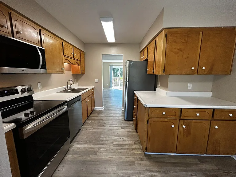 912 Pineland Ave #42 — Photo 3