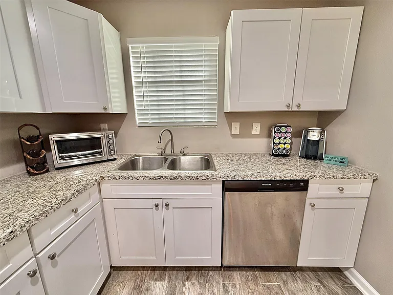 3487 Balboa Cir — Photo 24