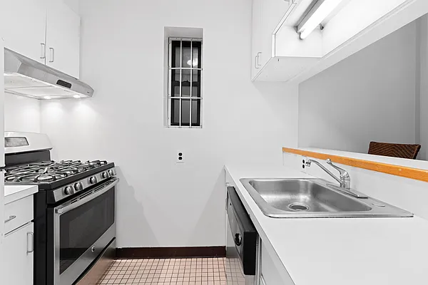 Rented by Douglas Elliman | media 15