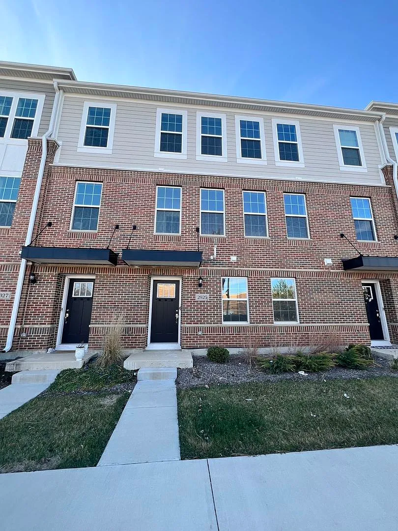 3 bed, 4.0 bath, 2242 sqft, $3,750 — Photo 1