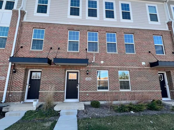 2925 Showplace Dr, Naperville, IL 60564