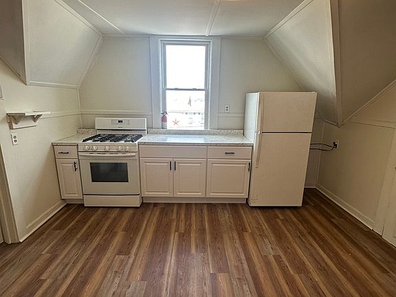 4th image of 446 Coe St Floor 3