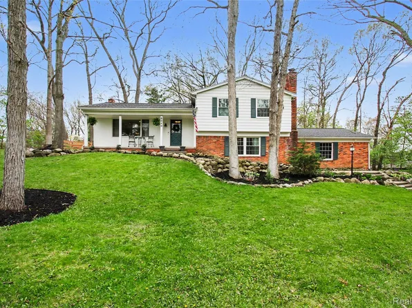 6040 Tall Oak Way, Brighton, MI 48116