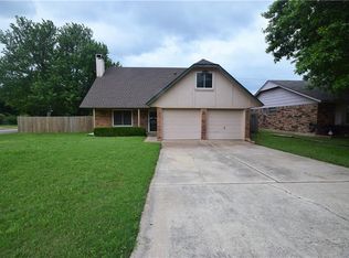 625 Crown Dr, Yukon, OK 73099