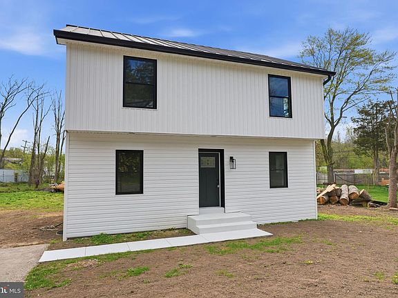 2nd image of 511 Sterner Mill Rd