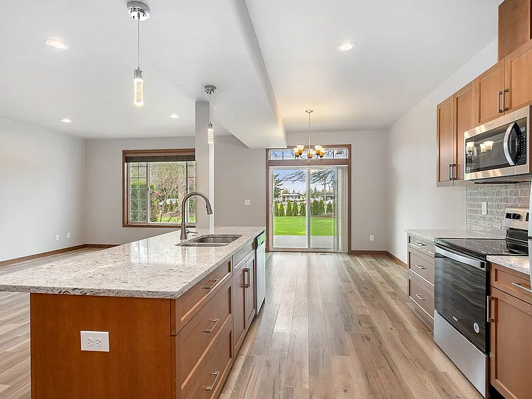 313 Nooksack Ave — Photo 2