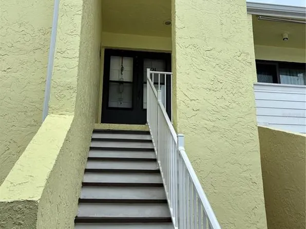 1 Windrush Blvd APT 24, Indian Rocks Beach, FL 33785