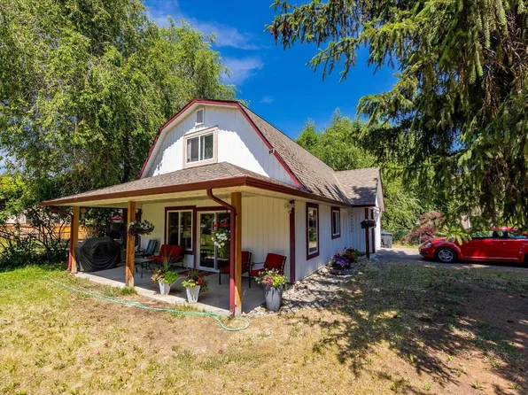 1404 Inkar Rd, Kelowna, BC V1Y 8H7