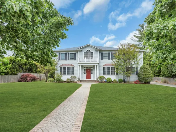 11 Plandome Dr, Manhasset, NY 11030