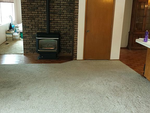 5th image of 303 White Pine Dr