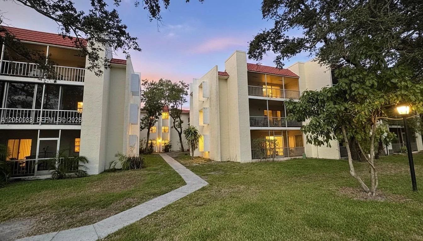 Spanish Oaks Condo — Photo 1