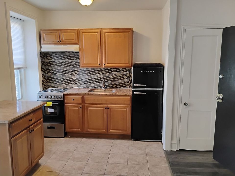 1st image of 103 Maplewood Ave #3