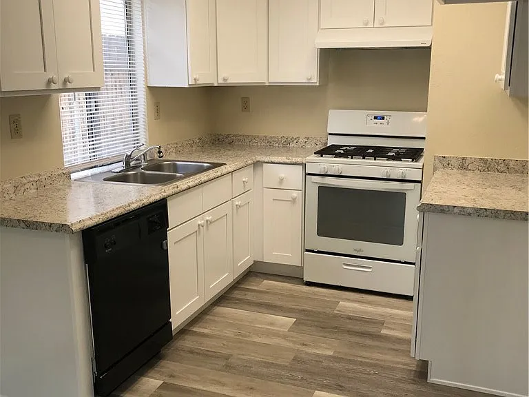 2129 Woodberry Ave #4 — Photo 4