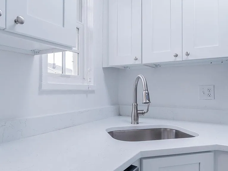 1718 W Abingdon Dr #302 — Photo 16