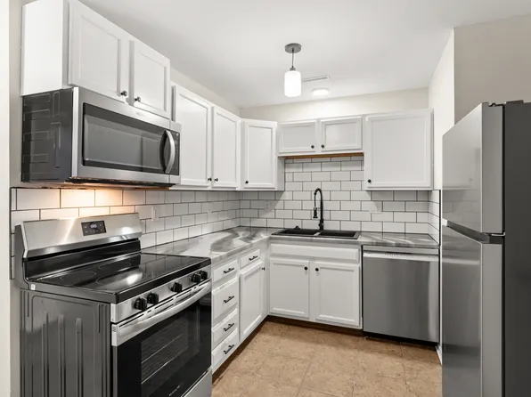 428 Stonehaven Dr, Ames, IA