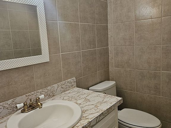 4th image of 204 Duncan Way