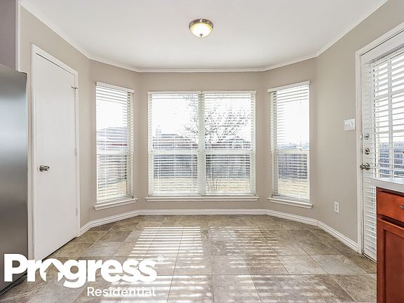5th image of 1009 Marcia Ln