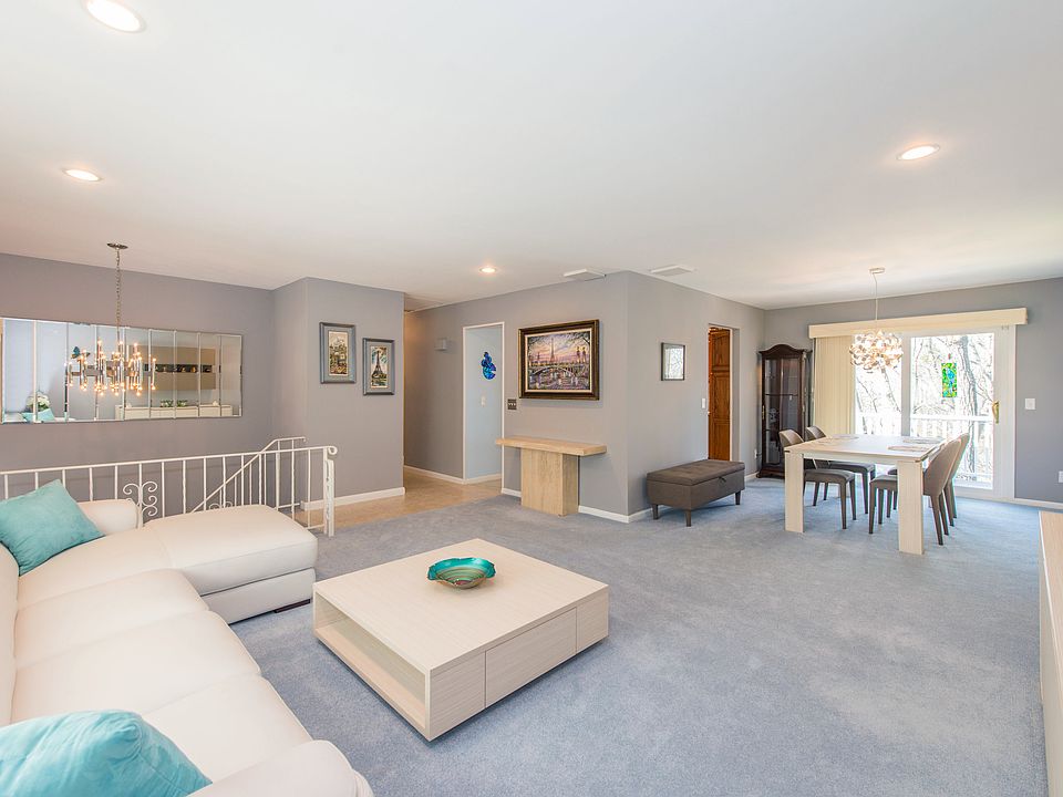 1st image of 15 Sherwood Forest Dr