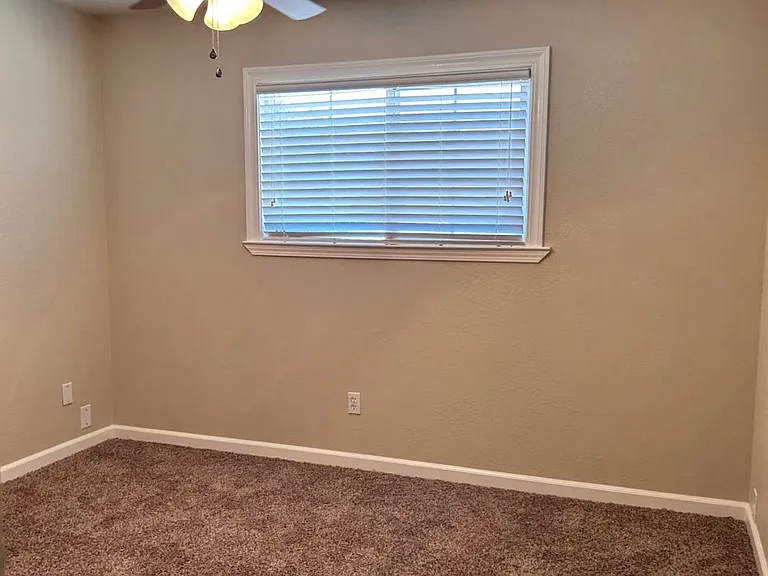 Debonaire Dr — Photo 9