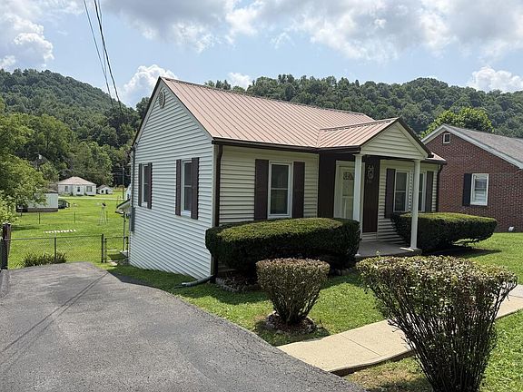 2nd image of 886 Indian Creek Rd