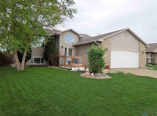 5301 S Baneberry Ave, Sioux Falls, SD 57106