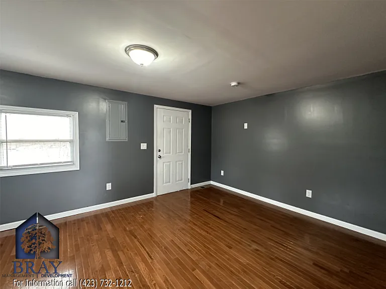 733 E Sullivan St — Photo 2