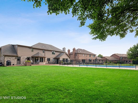 3rd image of 1520 Willow Creek Ln