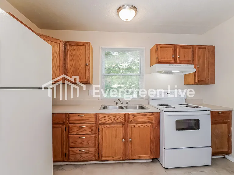 1124 E 84th Ter — Photo 7