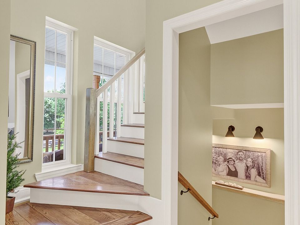 37th image of 157 Giles Ln