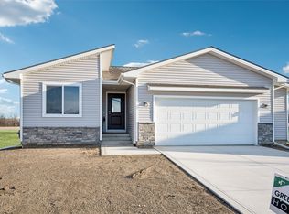 25135 Bluebird Cir, Adel, IA 50003