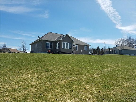 3rd image of 6949 Clematis Cir
