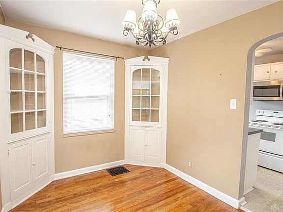 4th image of 946 Broadmoor Dr