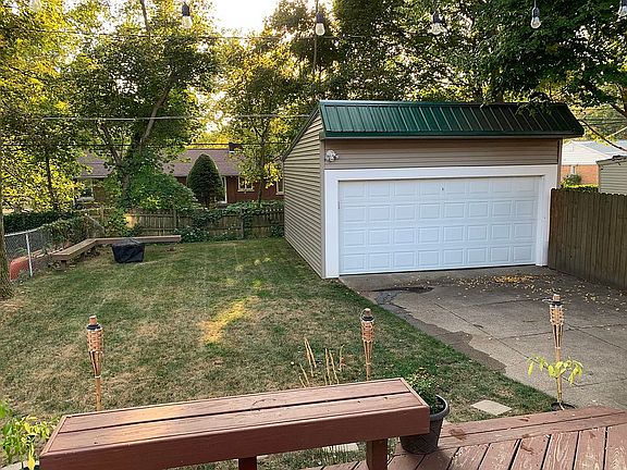 5th image of 236 Beverly Dr