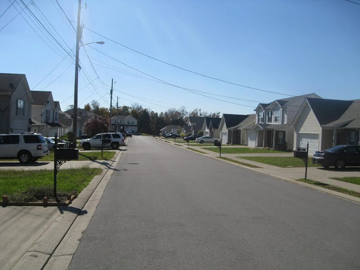 4 bed, 2.5 bath, 2200 sqft, $2,100 — Photo 2