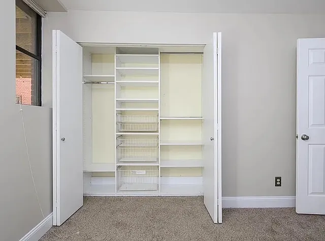 5345 Pershing Ave #2B — Photo 11