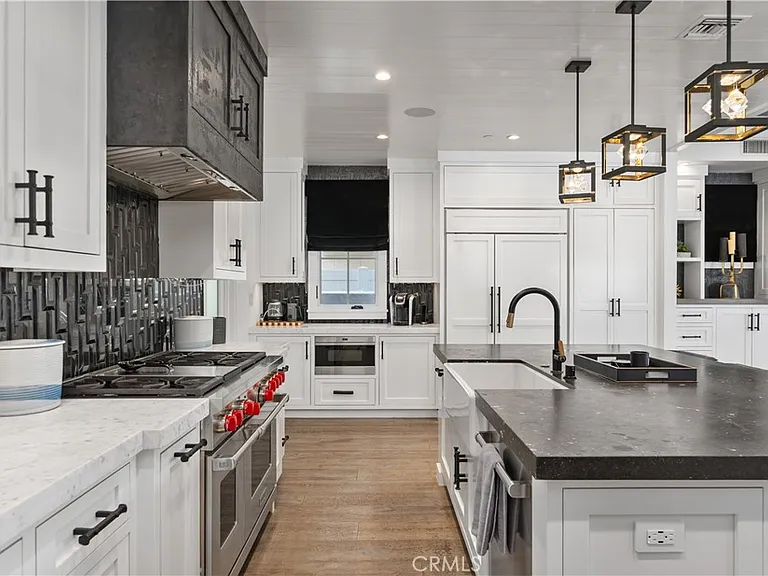 2037 E Ocean Blvd — Photo 2
