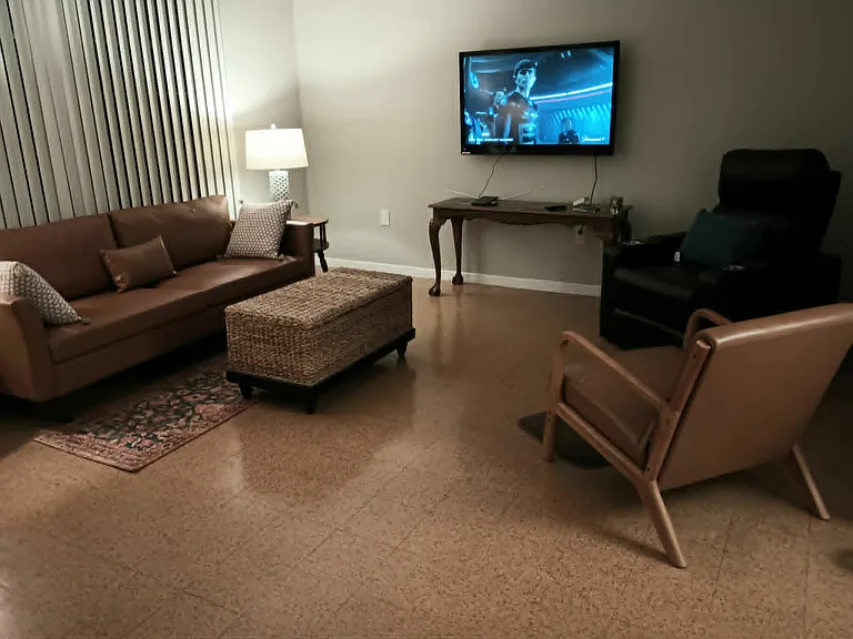Christopher Ave — Photo 10
