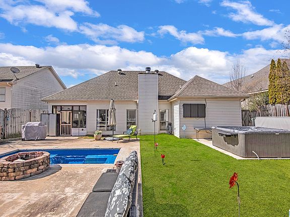 4th image of 745 Forest Lakes Dr