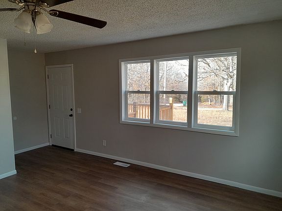 Living Room (facing the entrance referred to in first picture)