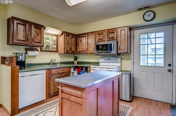 713 N Main St — Photo 12