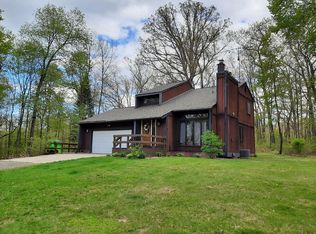10699 Stinchfield Woods Rd, Pinckney, MI 48169
