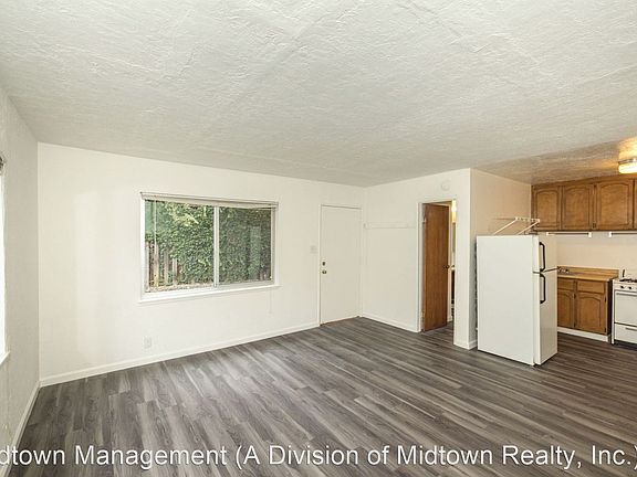 3rd image of 445 Leland Ave #10619262