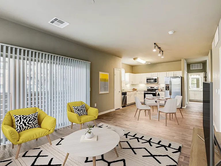 Gateway Oaks Apartments — Photo 1