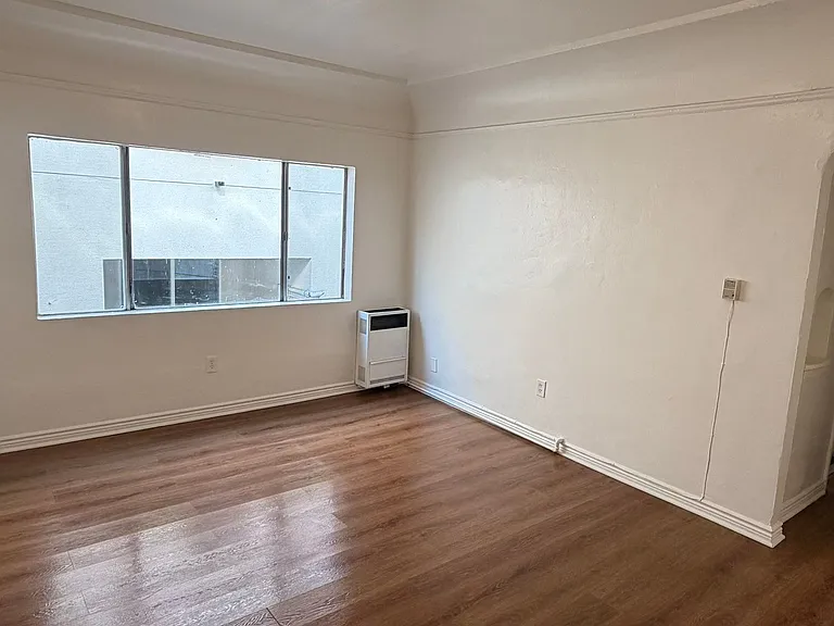 2420 Michigan Ave #208 — Photo 6