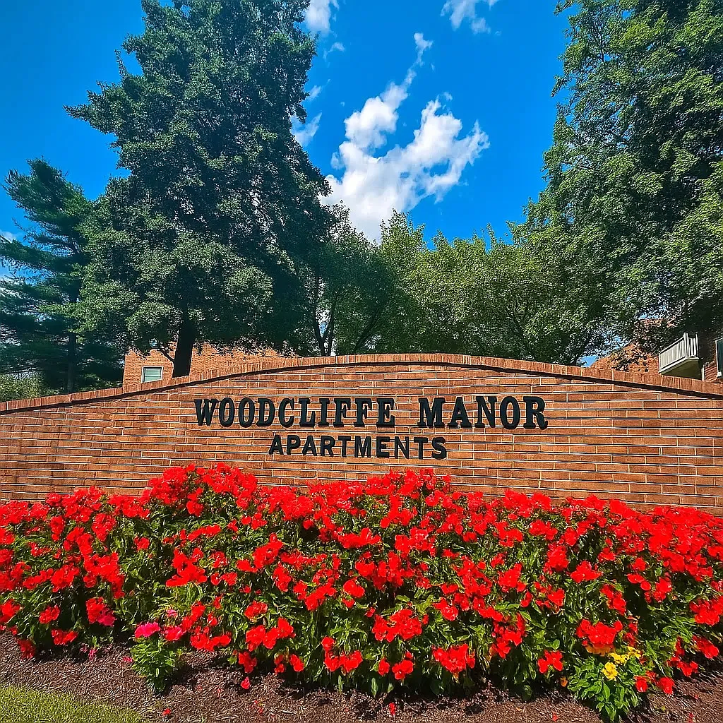 Woodcliffe Manor Apartments — Photo 1