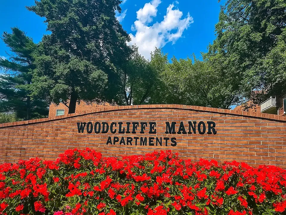 Woodcliffe Manor Apartments
