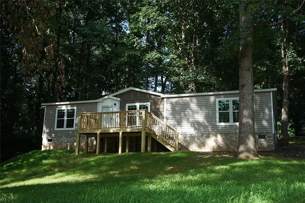 3 bed, 2.0 bath, 1456 sqft, $2,000 — Photo 1