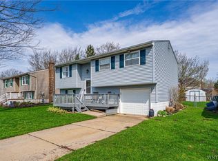 7062 Northview Dr, Lockport, NY 14094