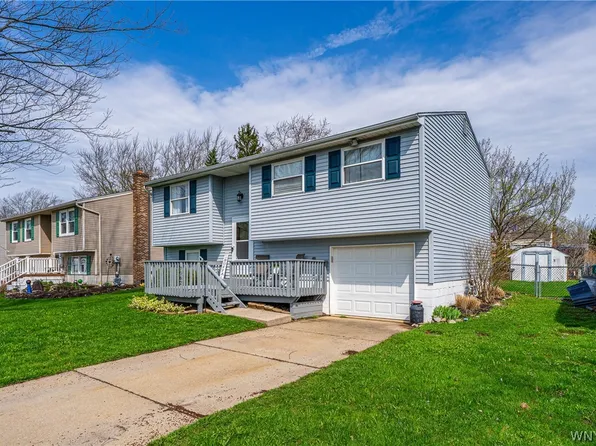 7062 Northview Dr, Lockport, NY 14094