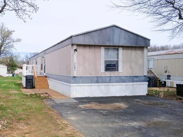 1641 S Golden Cir, High Ridge, MO 63049